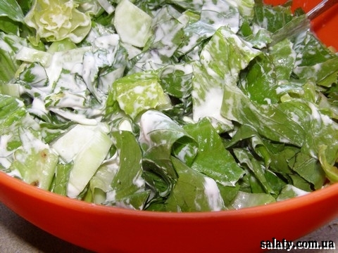 «Зелений» салат зі сметаною