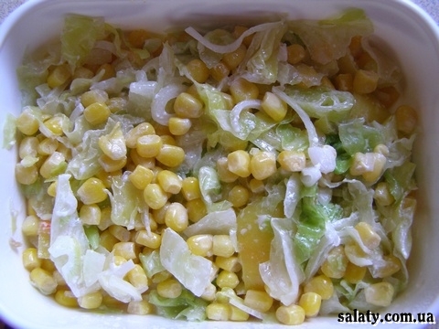 салат з кукурудзою і пекінською капустою