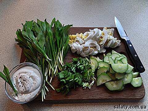 салат з черемшою та огірком фото